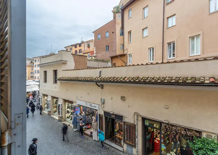 Daire Iflat Campo De Fiori's Comfy Gem